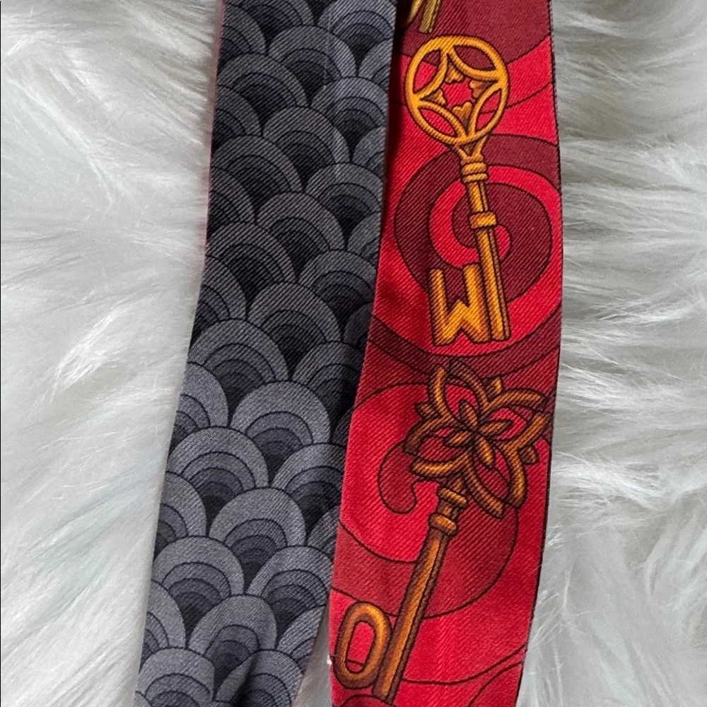 Salvatore Ferragamo silk double sided Twilly with gold‎ Gancini scarf ring